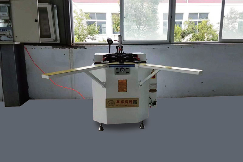 鋁合金門(mén)窗組裝設(shè)備